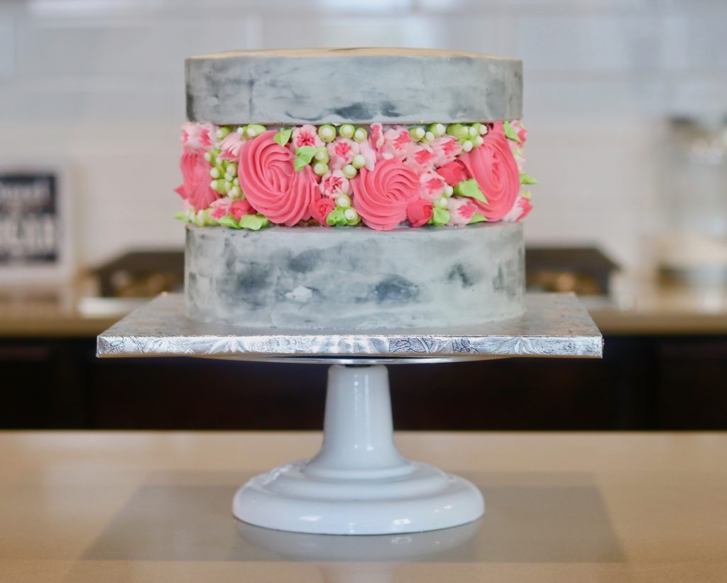 How to Effortlessly Decorate A Cake with Flowers